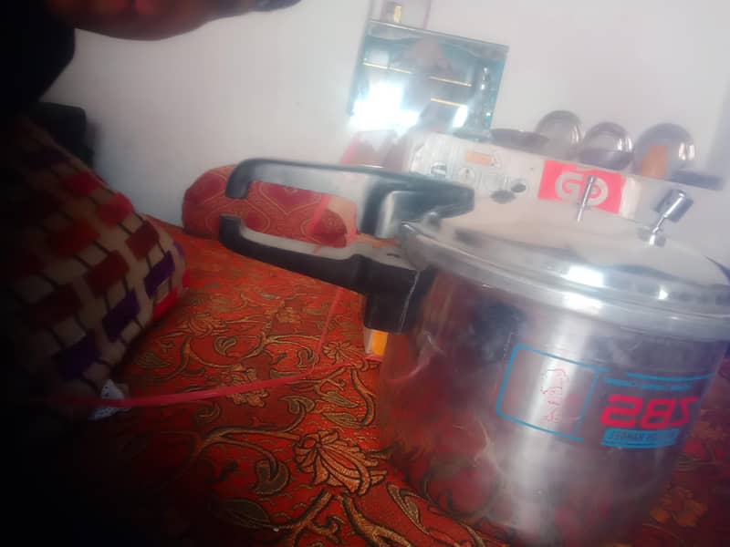 pressure cooker 3