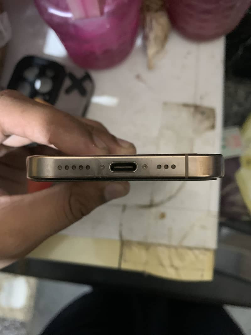 Apple iPhone 16 Pro 1