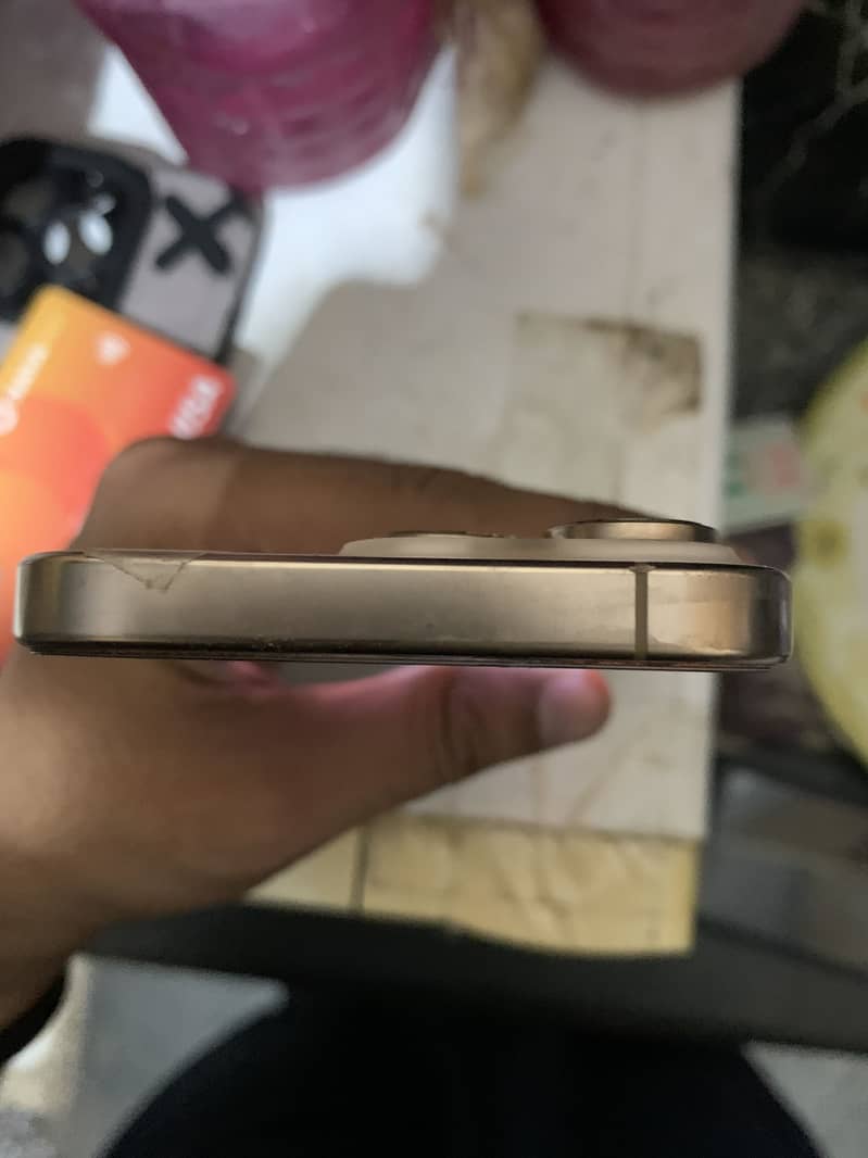 Apple iPhone 16 Pro 2