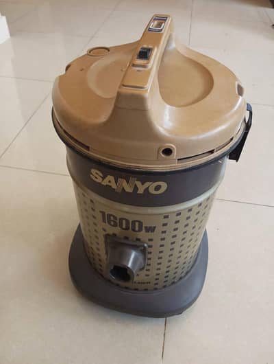 SANYO BSC-1600A 1600W Heavy Duty Vacuum Cleaner