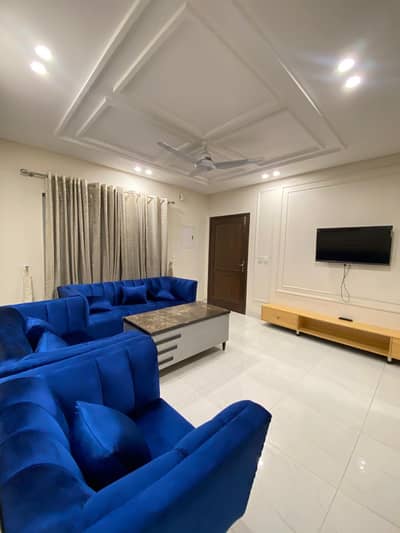 0321 86 10 688 Fully Furnished 2bed apartment 1 Tv Lounge Ac/washing/owen/Bed/sofaset cupboards