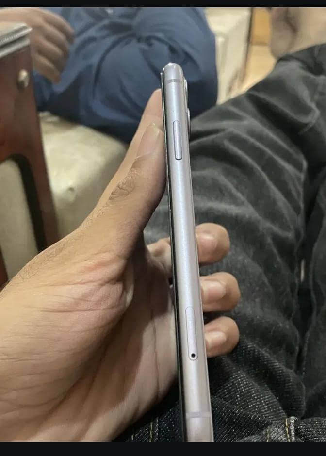 Apple iPhone 11 3