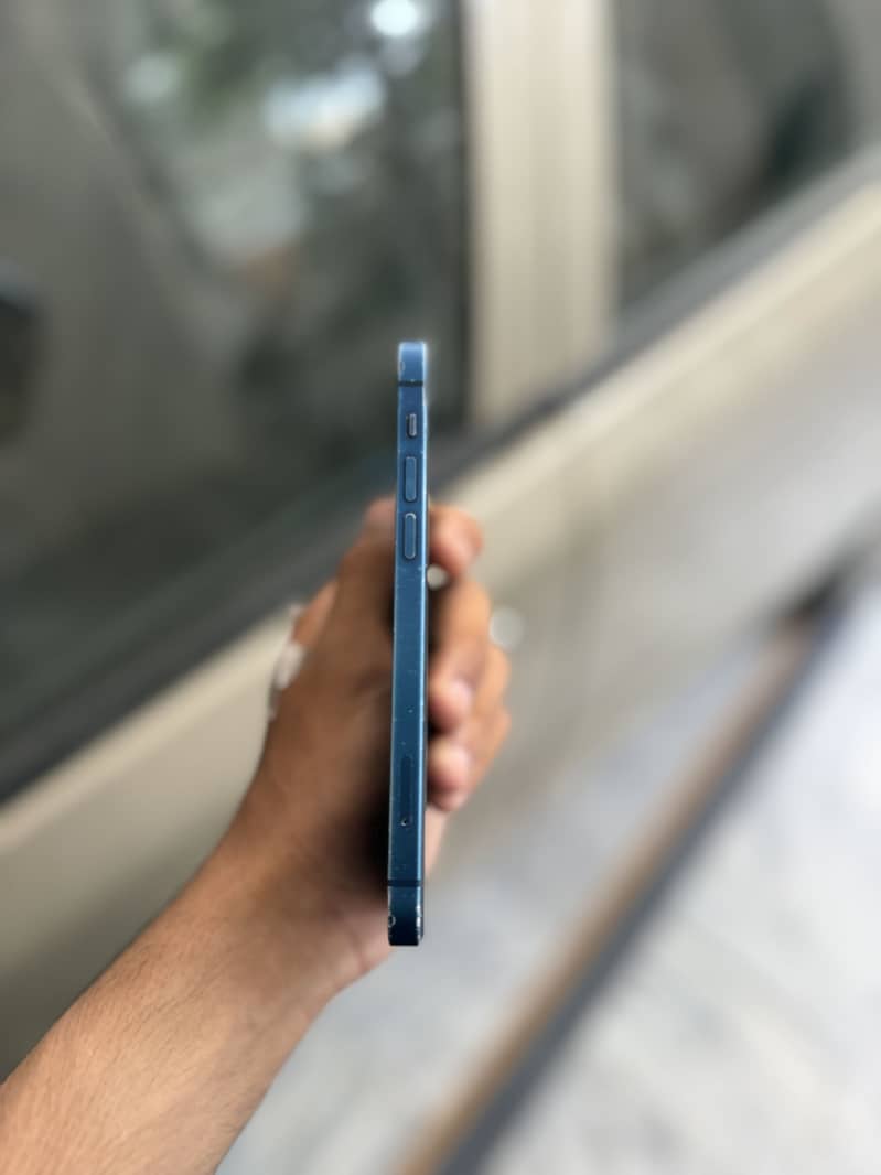 Apple iPhone 12 6