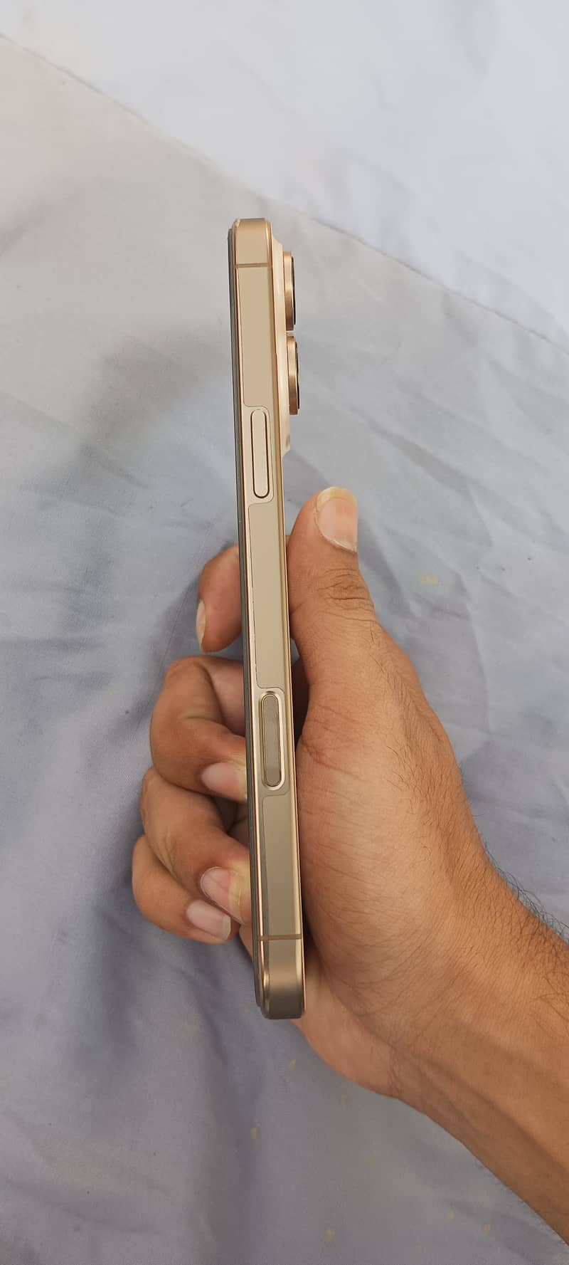Apple iPhone 16 Pro Max 1