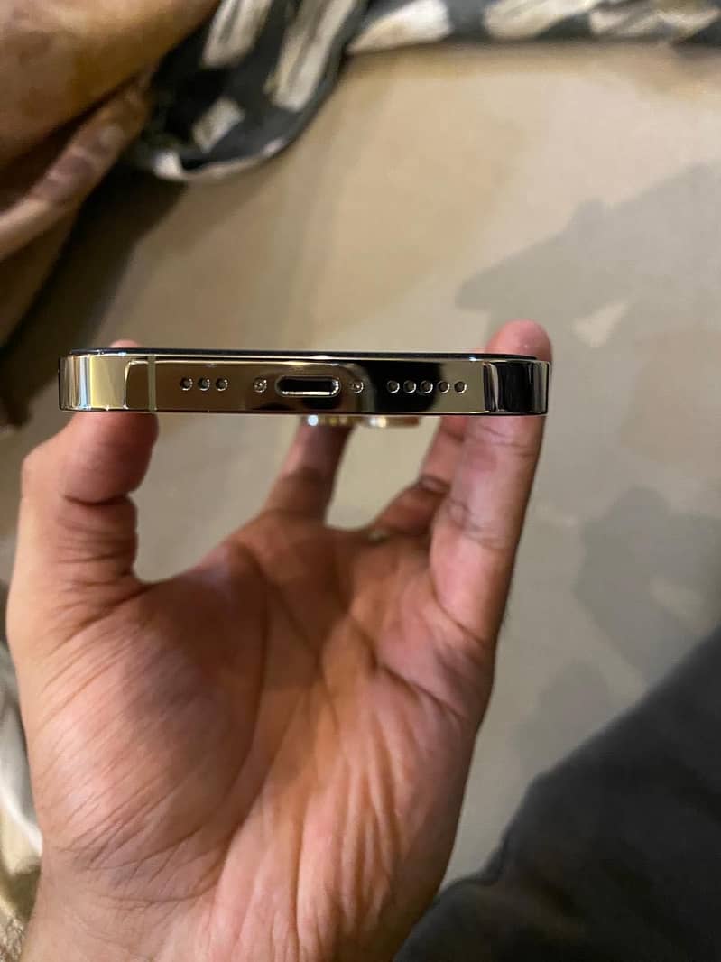 Apple iPhone 14 Pro 2