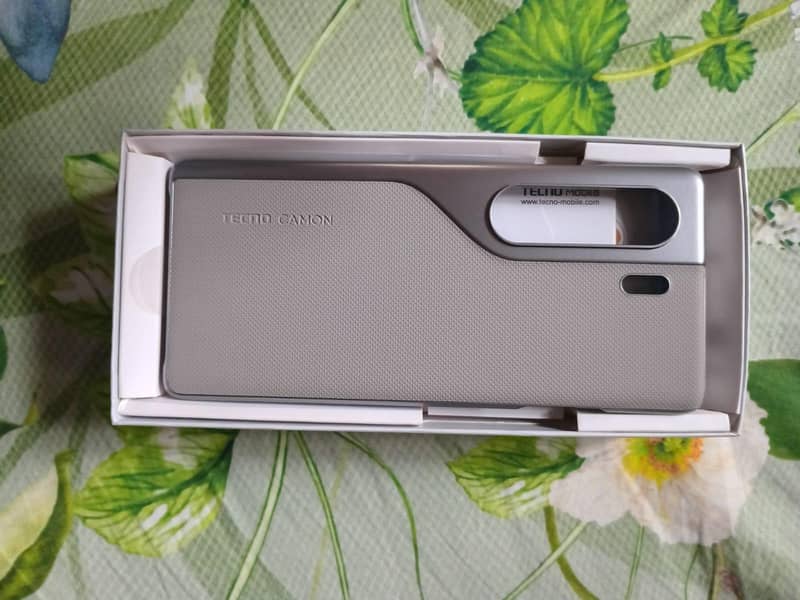 Tecno CAMON 40 Pro 5