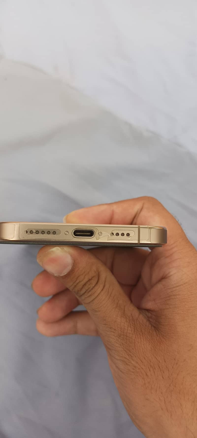Apple iPhone 16 Pro Max 3