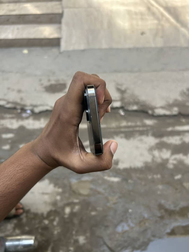 Apple iPhone 13 Pro Max 1