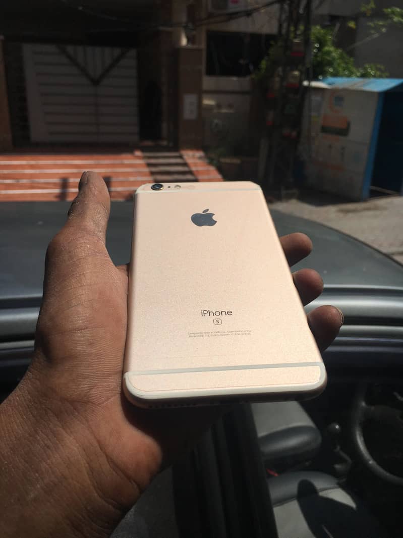 Apple iPhone 6S Plus 4