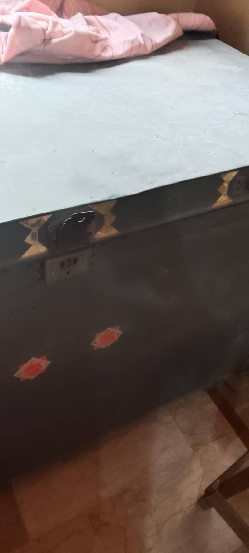 metal trunk 1