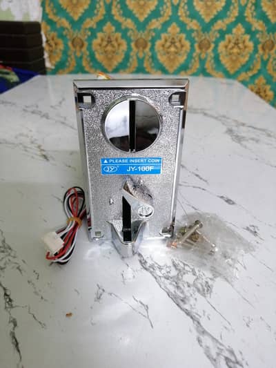 Coin acceptor