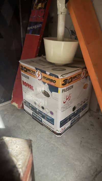 Royal ceiling fan new condition 10/10