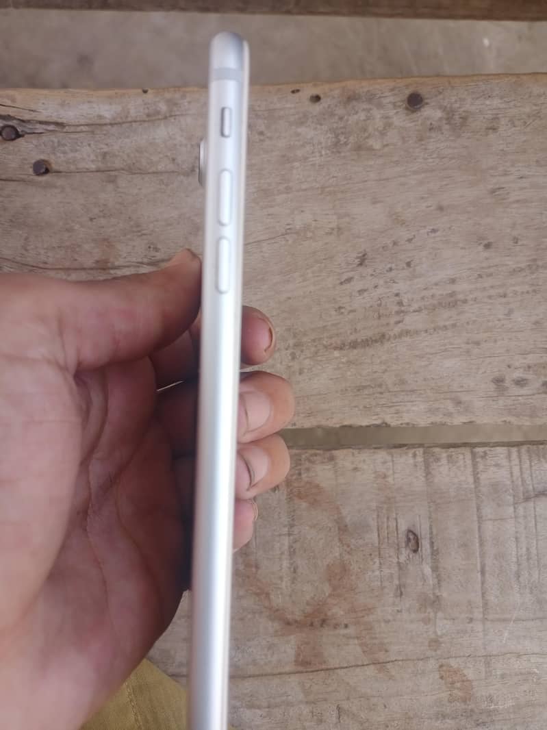 Apple iPhone 7 Plus 2