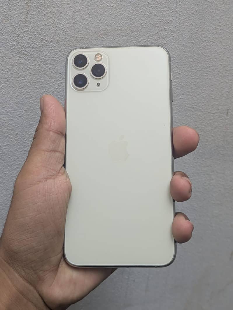 iPhone 11 Pro Max 4