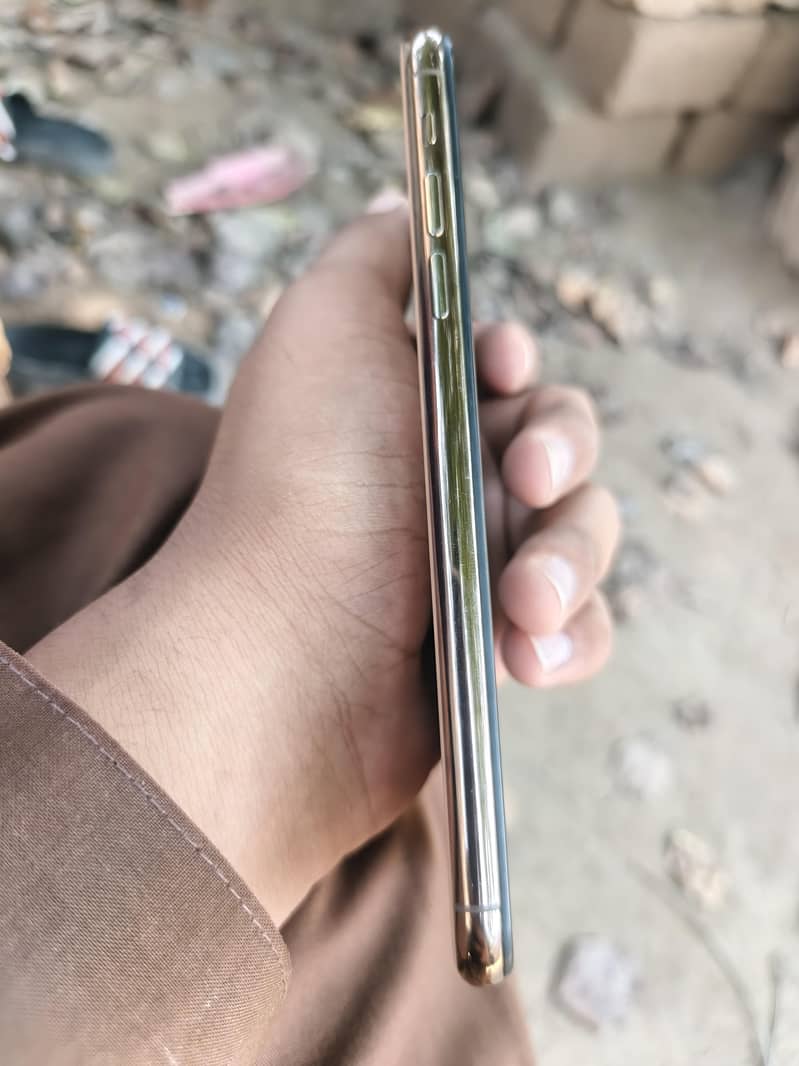 Apple iPhone 11 Pro Max 1