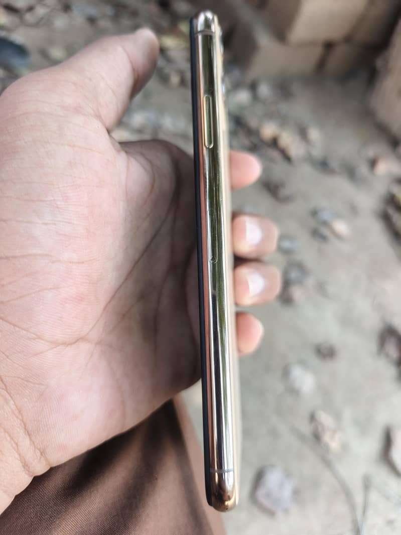 Apple iPhone 11 Pro Max 2