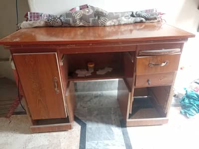 urgent sale Office wooden table Read description