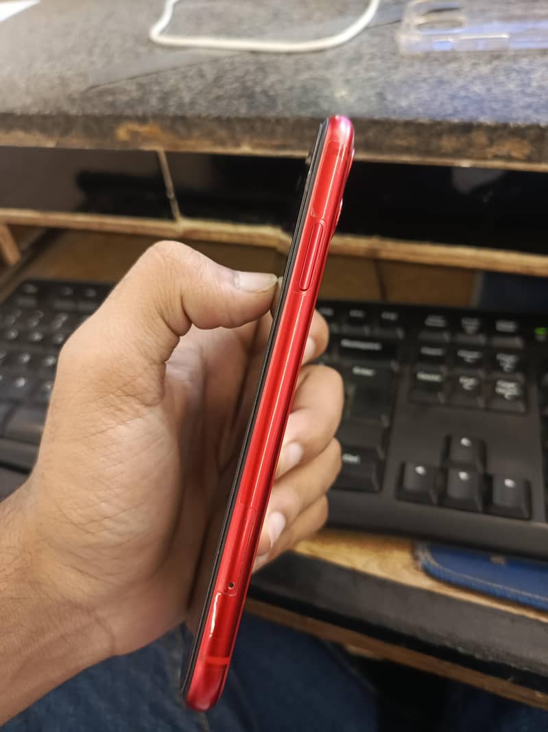 Apple iPhone 11 4
