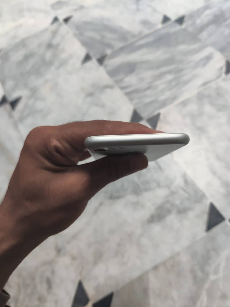 Apple iPhone 7 3