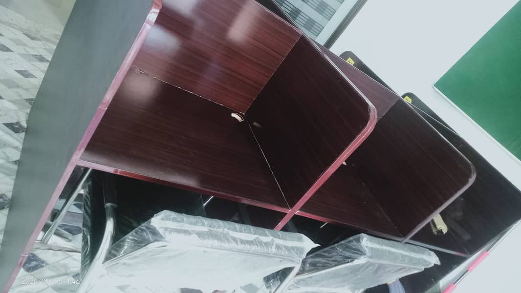 Office Workstation ,  clusters ,work station ,working table . table 2