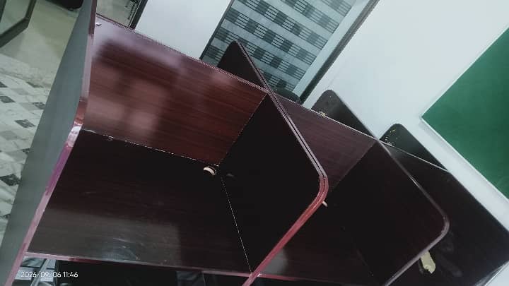 Office Workstation ,  clusters ,work station ,working table . table 4