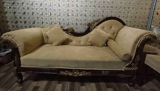Dewan Table Chairs