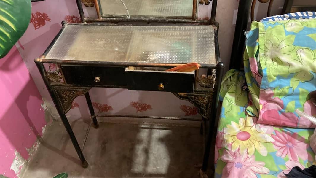 dressing table 1