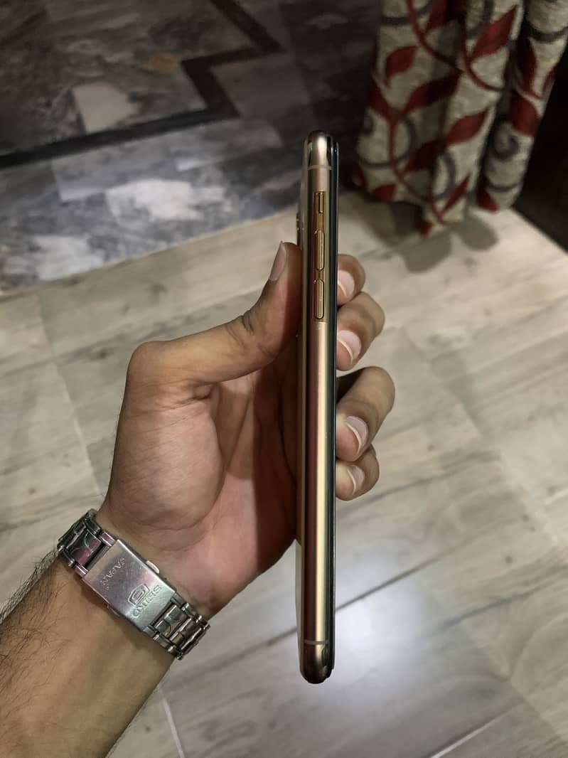 iPHONE 11 PRO MAX 5