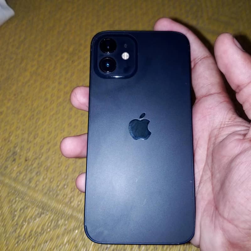 Apple iPhone 12 4