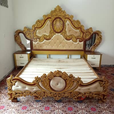 Beautiful Luxury Bedroom Bed Set – Excellent Condition