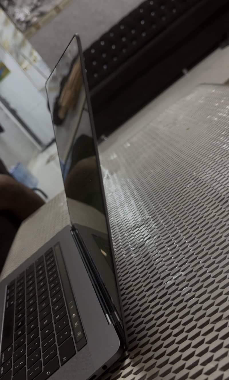 Apple MacBook Pro 2018/19 1