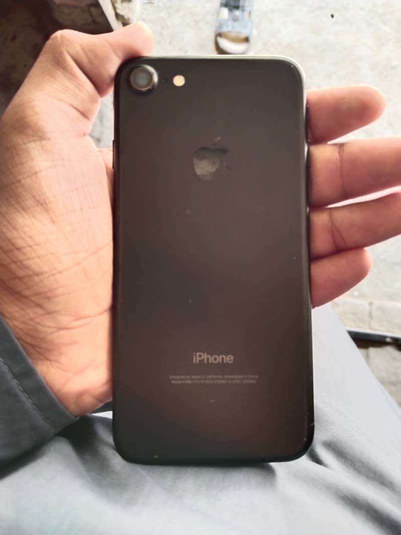Apple iPhone 7 0