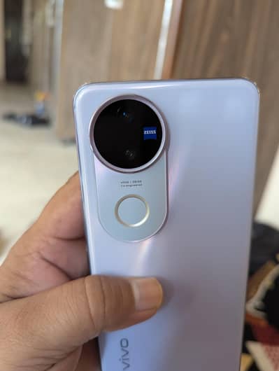 Vivo V50