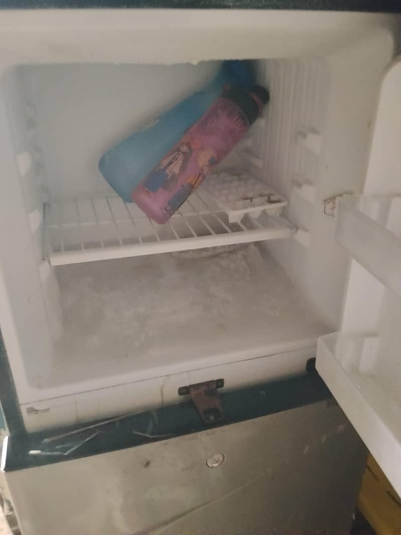 REFRIGERATOR 2