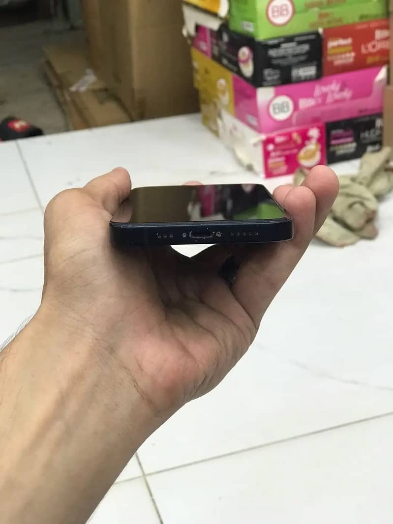 Apple iPhone 13 1