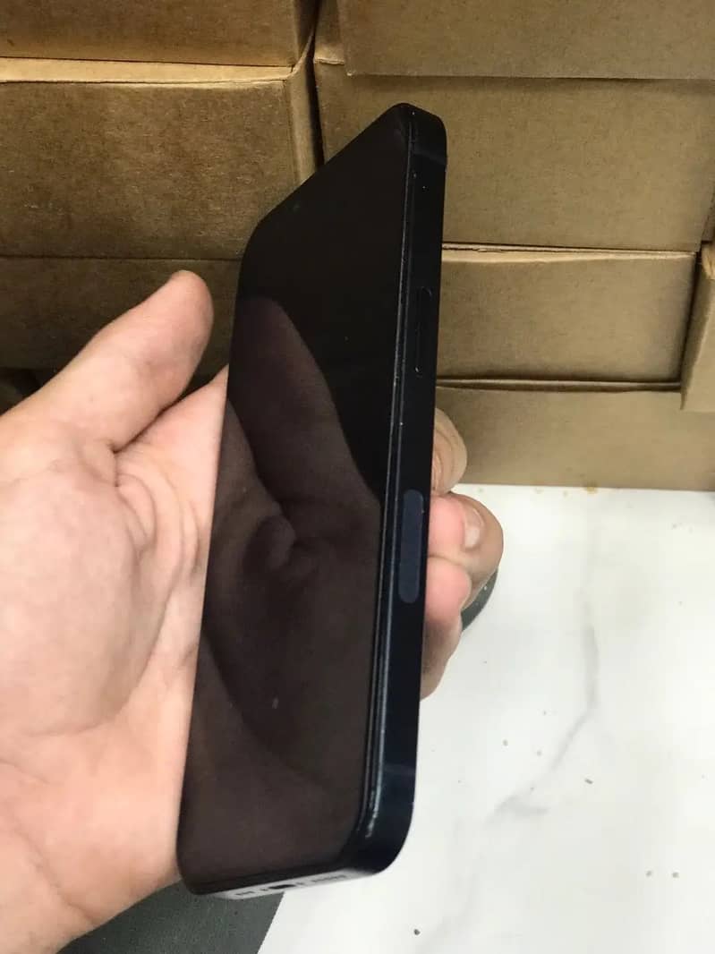 Apple iPhone 13 2