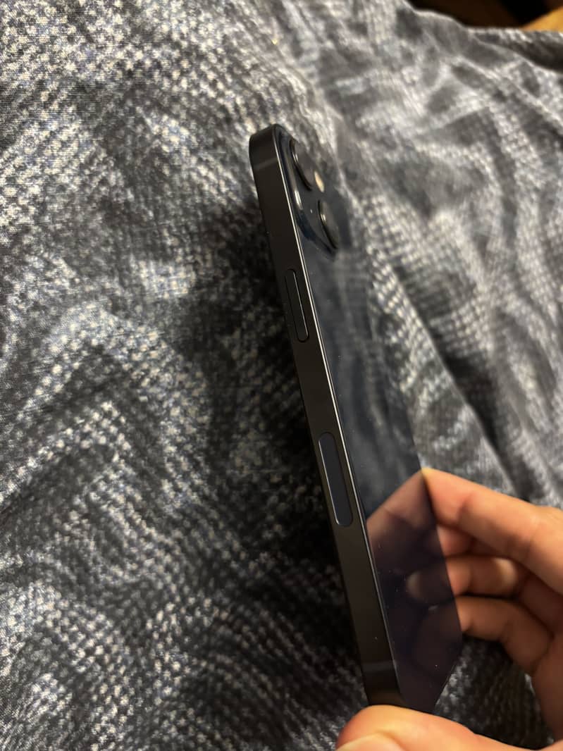 Apple iPhone 13 0