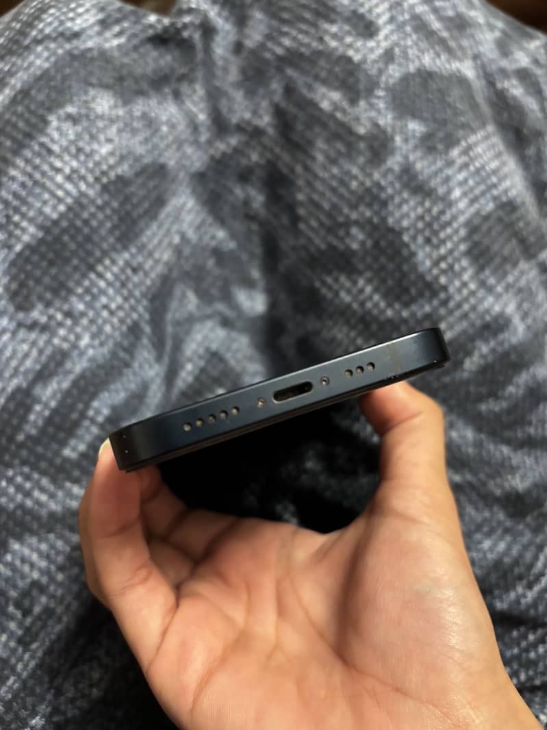 Apple iPhone 13 2