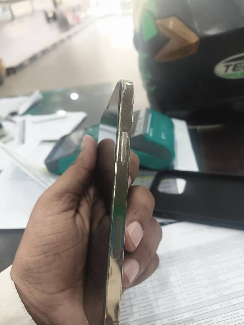 Apple iPhone 12 Pro 4