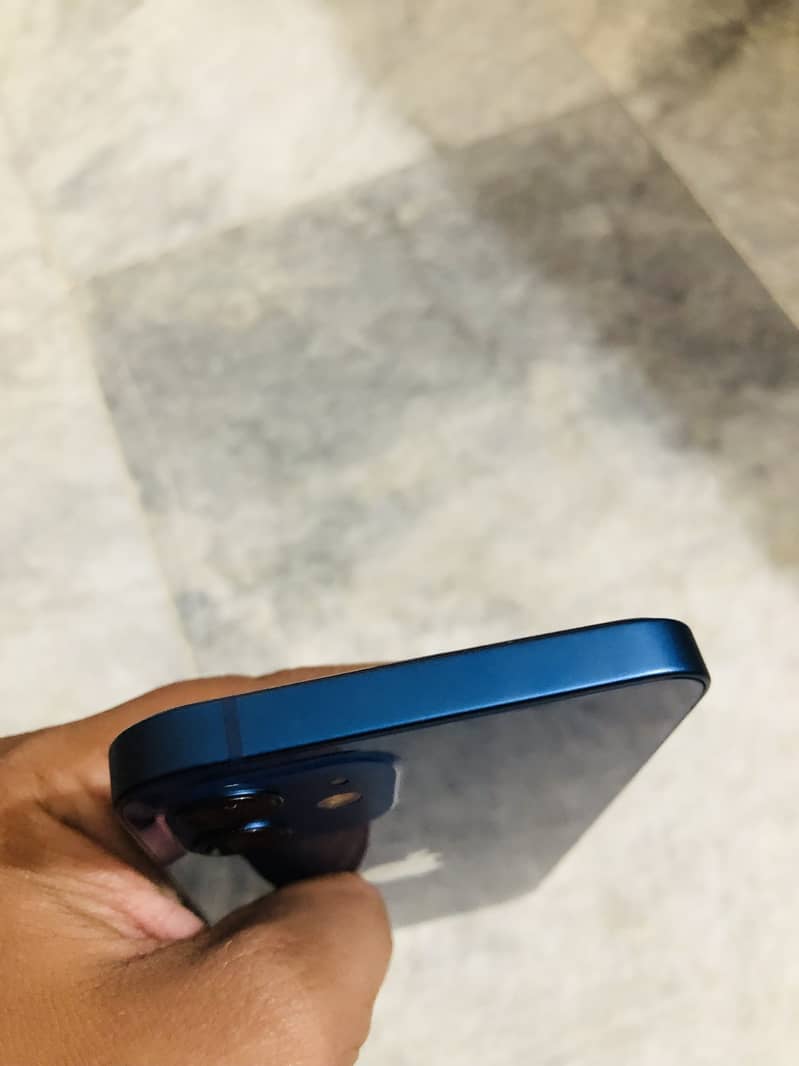 Apple iPhone 12 3