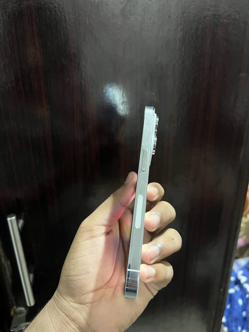 Apple iPhone 14 Pro 0