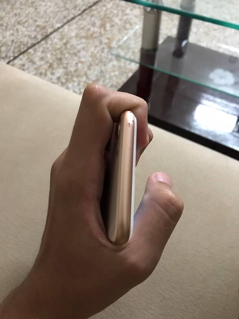 Apple iPhone 8 4
