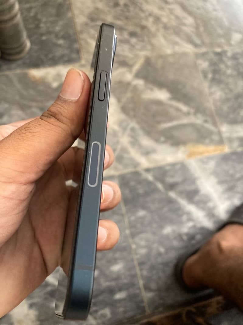 Apple iPhone 13 2
