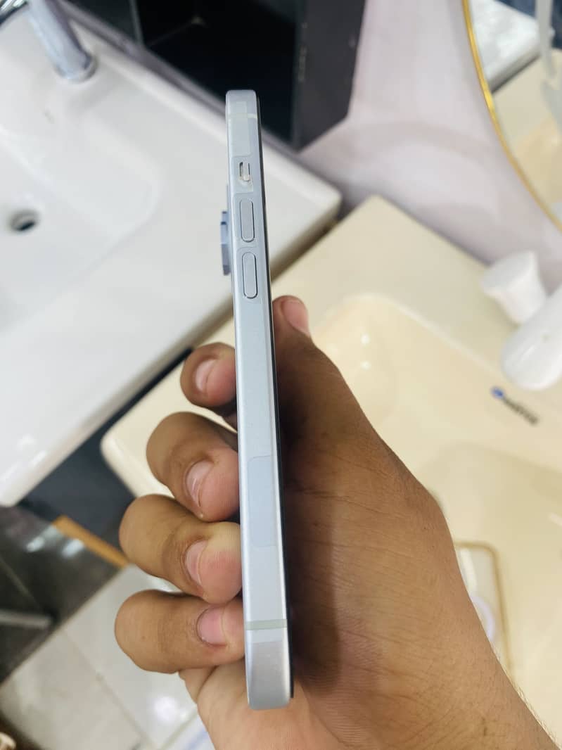 Apple iPhone 15 6