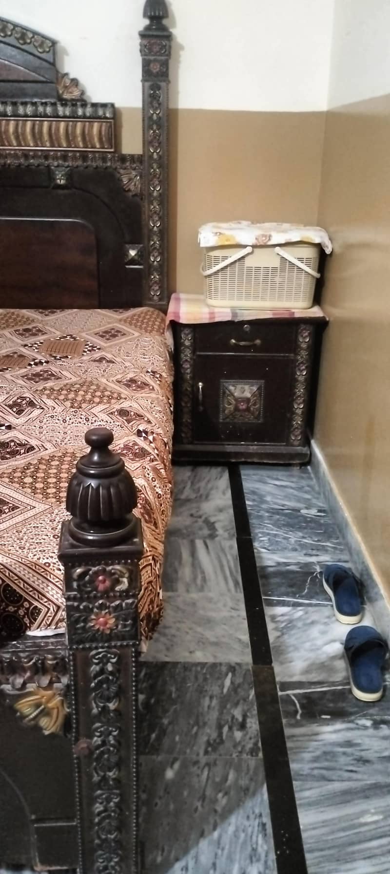 Bed set side table dressing showcase almari complete setup for sale 2