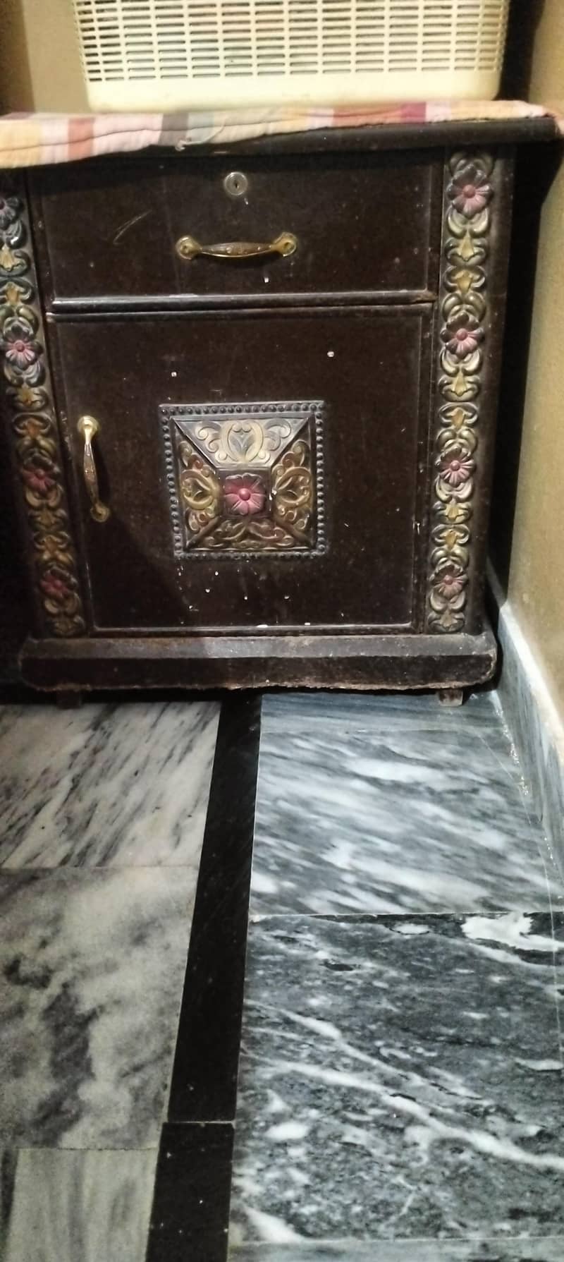 Bed set side table dressing showcase almari complete setup for sale 4