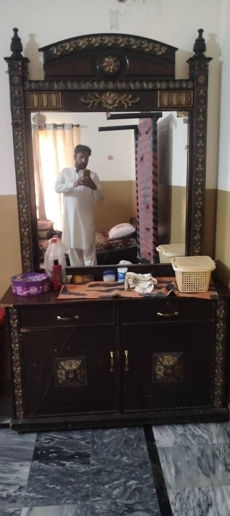 Bed set side table dressing showcase almari complete setup for sale 6