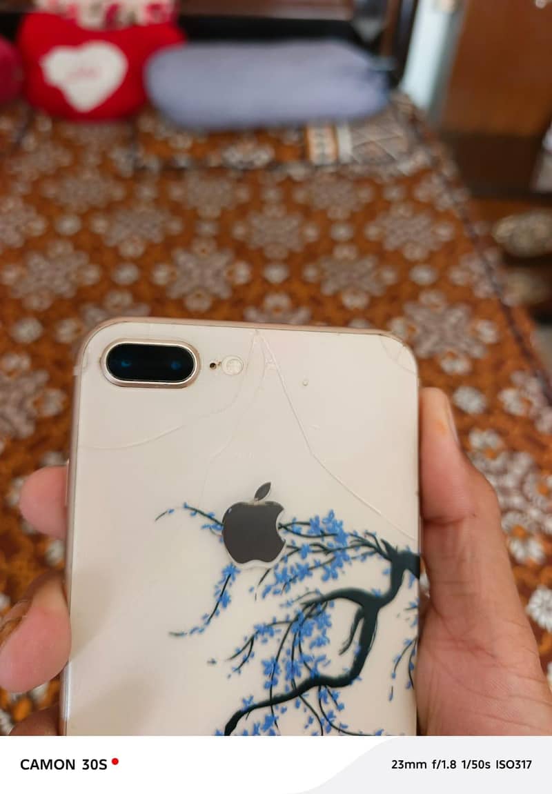 iPhone 8puls 4