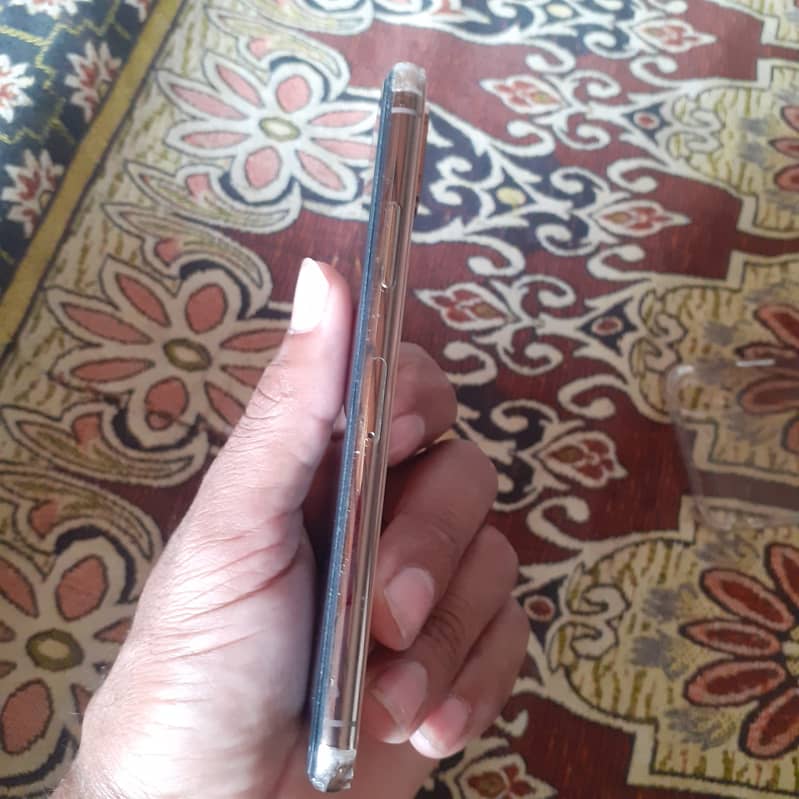 Apple iPhone XS 4