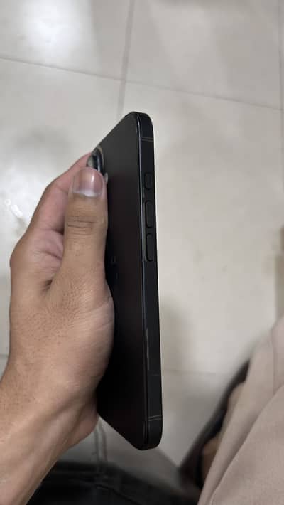 Apple iPhone 16